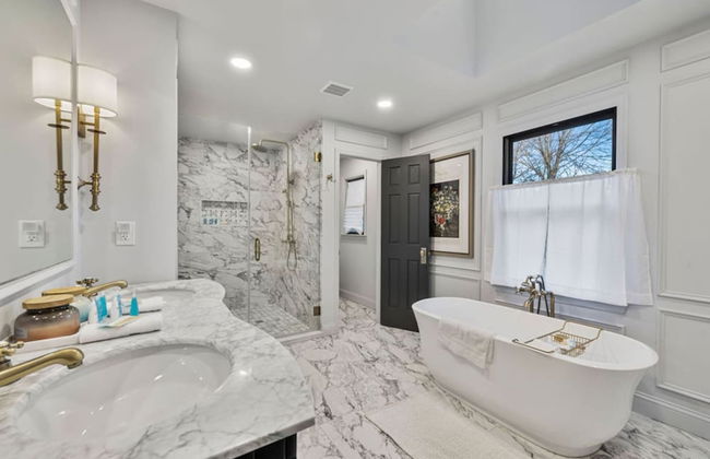 Elegant Spring Stay on Peaceful Retreat - Photo 12