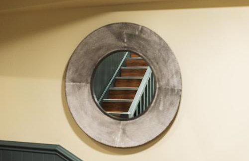 Central Whitchurch - Lowcross House Guest Bedroom 1 - Photo 26