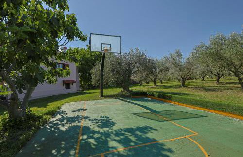 VILLA PEPONI Spacious Traditional Villa with Garden - BBQ & Private Parking - Photo 61
