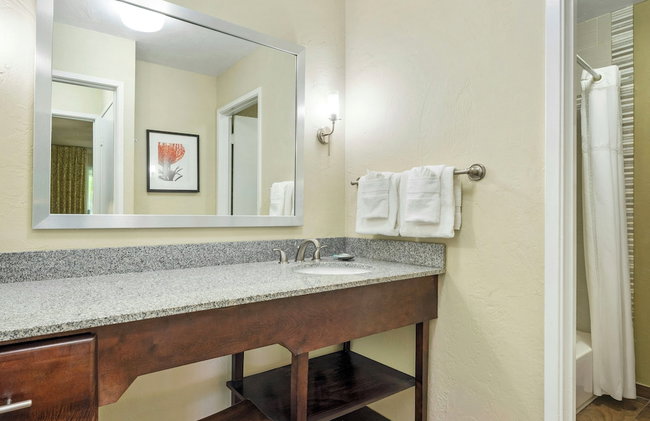 Plantation Hale Suites - Photo 32