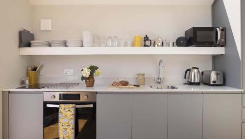 Stylish Boatshed with Sea Views Private Parking - Foto 2