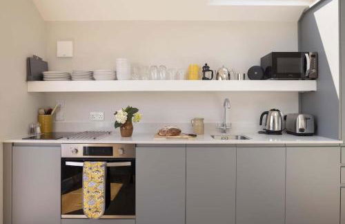 Stylish Boatshed with Sea Views Private Parking - Foto 2