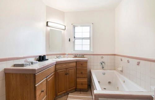 Updated 3-Bedroom LA Home with Backyard, BBQ & Family-Friendly Amenities - Photo 5