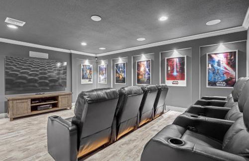 Brand NEW Modern Luxury wPrivate Pool Hot Tub BBQ Home Cinema 2 Miles to Disney - Foto 2