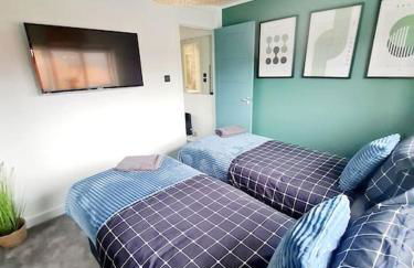 Lovely house with back garden - PRIVATE driveway - Foto 3