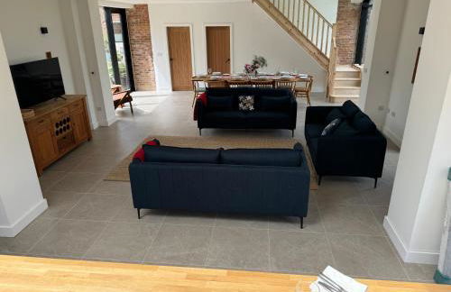 Threshing Barn- Modern 5 Bed, 10 person, Barn Conversion in a Rural Location with Great Access - Foto 34