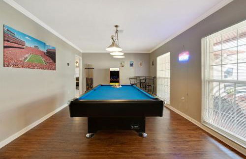 Exquisite Retreat with Heated Pool for 14 Guests, Pool Table Paradise! - Foto 46