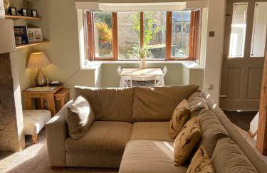 Calderside Cottage (2 BDR Central Hebden Bridge) - Photo 2