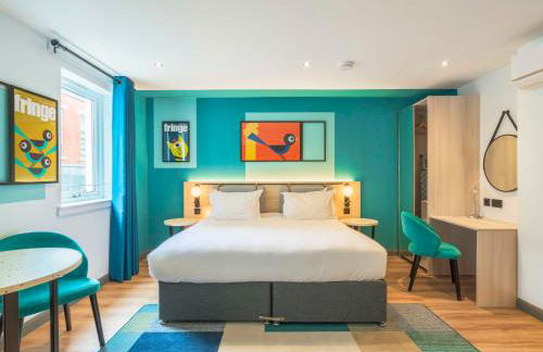 Holyrood Aparthotel - Photo 2