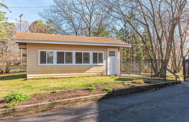 Cozy Lakefront Studio On Long Lake! Home by RedAwning - Foto 33