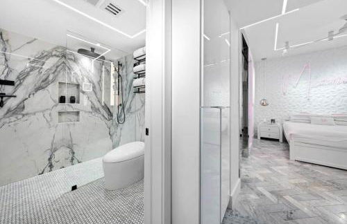 Versace Mansion Neighbor (Floor 1) Sleeps 9 - Foto 35