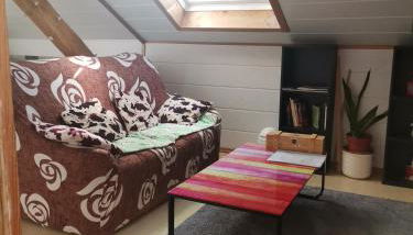 GästeZimmer im Altbau Dachgeschoss mit kleinem Bad WLAN, TV und Parkplatz - Foto 1