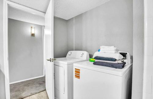 Fresh and Modern 2BR with Gym and Pool - Foto 22