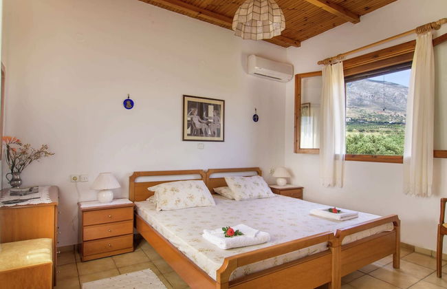 Villa in Lefkogia With Private Pool - Foto 6