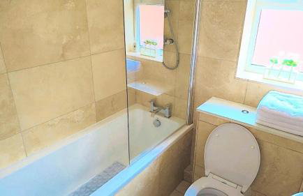 Modern luxury 3-bedroom guesthouse in Wigan - Foto 7