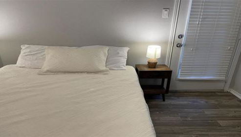 Spacious Poolside Oasis with Easy Access & Parking - Foto 4