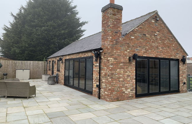 Luxury Studio Cottage at Foot of Yorkshire Wolds - Photo 1