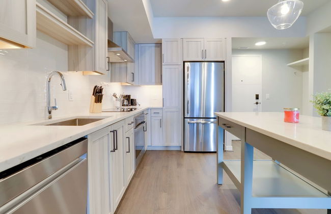 Bright Apartment with Great Amenities - Foto 18