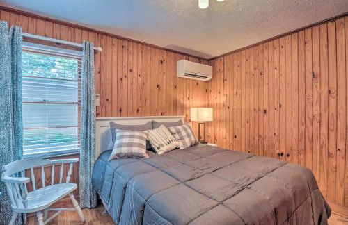 Waterfront Lake Martin Home with Grill and Beach! - Foto 13