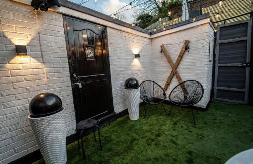 Play Queen - A Playful Unique Hot Tub Retreat - Foto 11