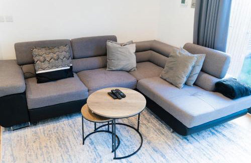 Modern Entire Unit 3BR, 3BA, balcony, 86inch TV - 15mins to city - Foto 10