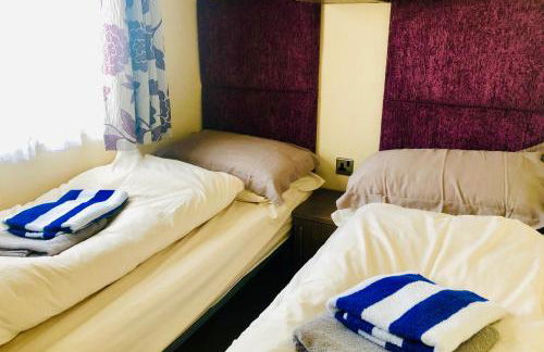 Family Seaside Retreat Private Stay at 5-Star Rockley Holiday Park Poole - Photo 11