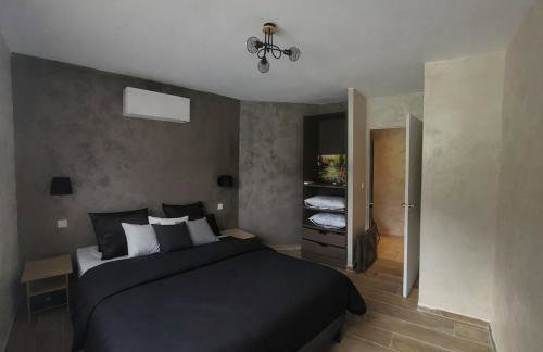 House with 4 air-conditioned bedrooms and swimming pool - Photo 8