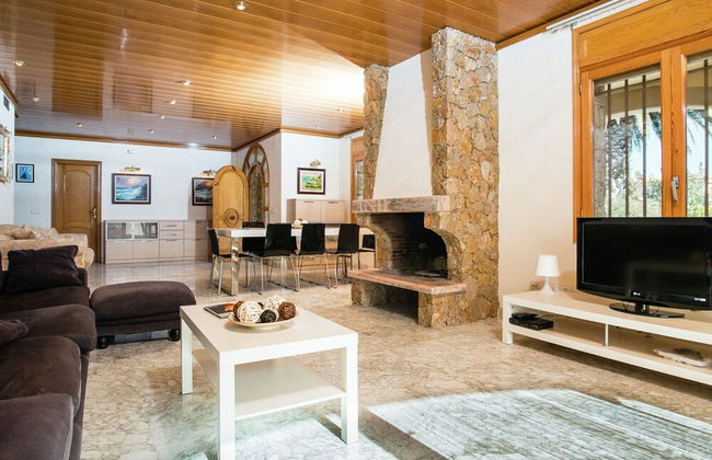 Alluring Holiday Home in Girona With Swimming Pool - Foto 5