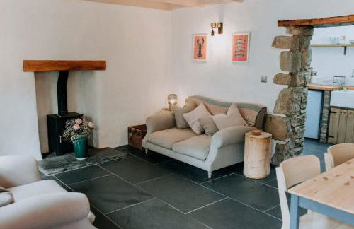 Cute and cosy 2 bed cottage in beautiful Solva - Photo 2