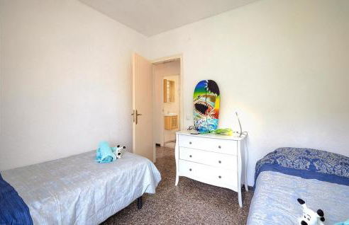 Nice Apartment In Pineda De Mar - Photo 20