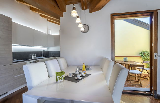 New Deal - APT with Terrace & Jacuzzi - Foto 8