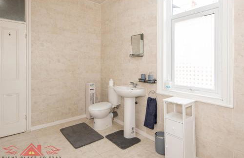 Darlington Modern 2 Bed Apartment Great for Contractors - Photo 28