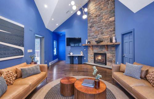 Lux Retreat with Indoor Swim Spa Game Lounge Theater Hot Tub Sauna - Foto 27