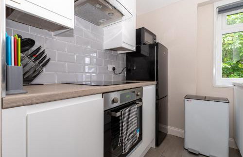 4 Bedrooms Homely House - Sleeps 6 Comfortably with 6 Double Beds,Glasgow, Free Street Parking, Business Travellers, Contractors, & Holiday-Goers, Near All Major Transport Links in Glasgow & City Centre, Perfect for Common Wealth Games 2026 - Foto 43