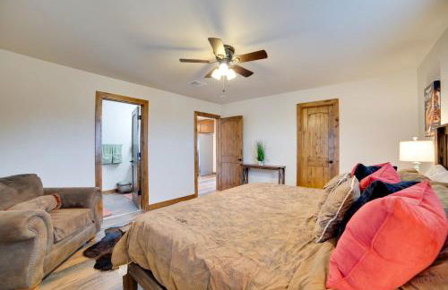 Porch and Fire Pit Ranch Retreat in Blue Ridge! - Foto 12