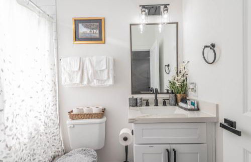 Luxury Haven near Dwtn, Med CTR, with Fast Free WiFi, Parking - Foto 23