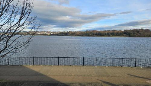 Spacious Riverfront Apartment - Foto 4