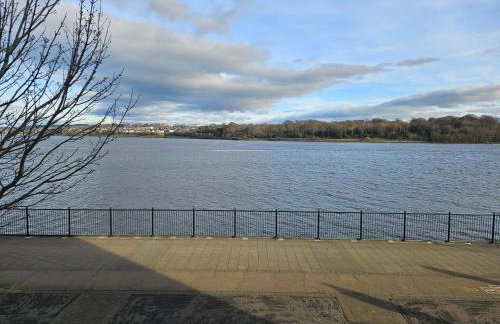 Spacious Riverfront Apartment - Foto 4