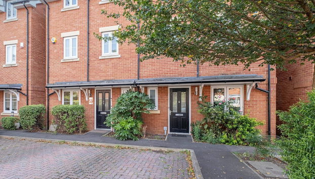 Foxherne 6 Bedroom and 2 Bath Serviced House 20 with Parking - Slough - Foto 2, Imagen principal