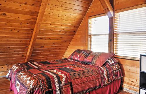 Remote Antimony Log Cabin with Green Meadow Views! - Foto 14