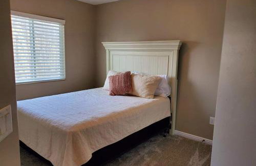 Cedar Getaway - Hot Tub, Private Sauna, Pool-Pong! - Foto 18