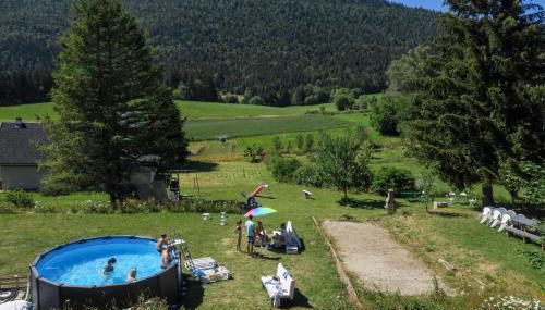 Gîte EDELWEISS - 4 personnes - "Les Gites du Chalet" à Autrans - Foto 2, Garden, sunbed, Garden view