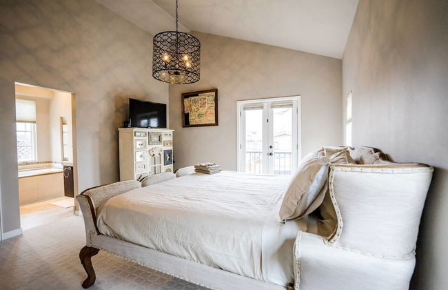 Time Capsule Tudor A Modern Family Getaway - Photo 10