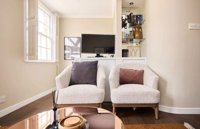 The Holland Park Crib - Classy 2bdr House - Photo 6