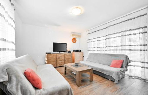 Amazing Home In Ivanska With Kitchen - Foto 3