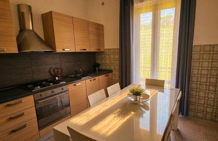 VAL D'ORCIA DELUXE 2, RAFFINATA CASA immersa nel verde con WiFi, giardino e parcheggio - Foto 2