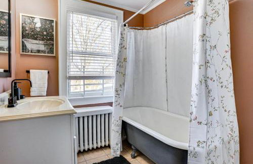 Explore Orange and NYC! Luxury Family Home with Deck - Foto 35