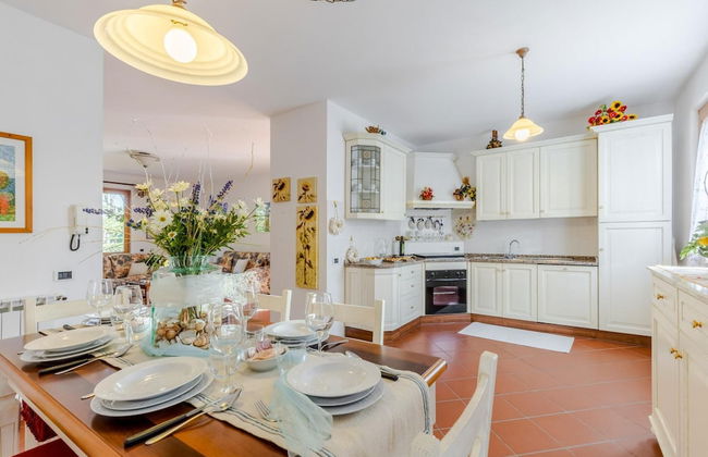 Regina Beach Villa by the Beach in Marina di Piet - Foto 48