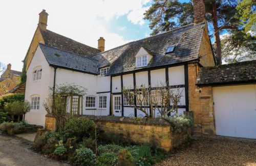 April Cottage - Photo 1