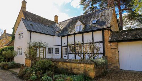 April Cottage - Photo 1